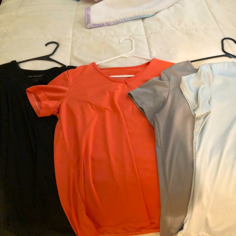 Real Essentials woman’s tshirts large